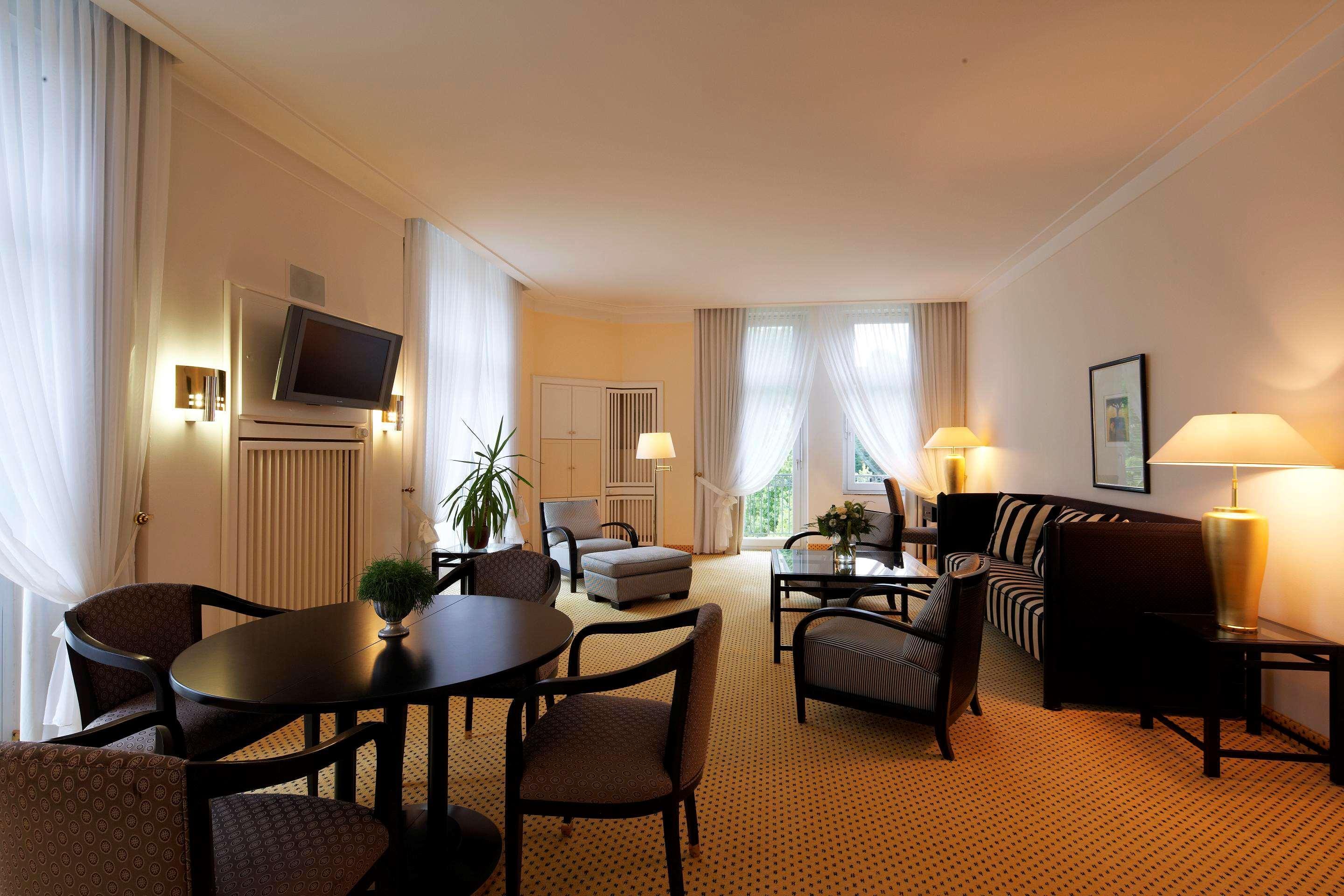 Steigenberger Hotel & Spa Bad Pyrmont Luaran gambar A suite at the Hotel de Saxe