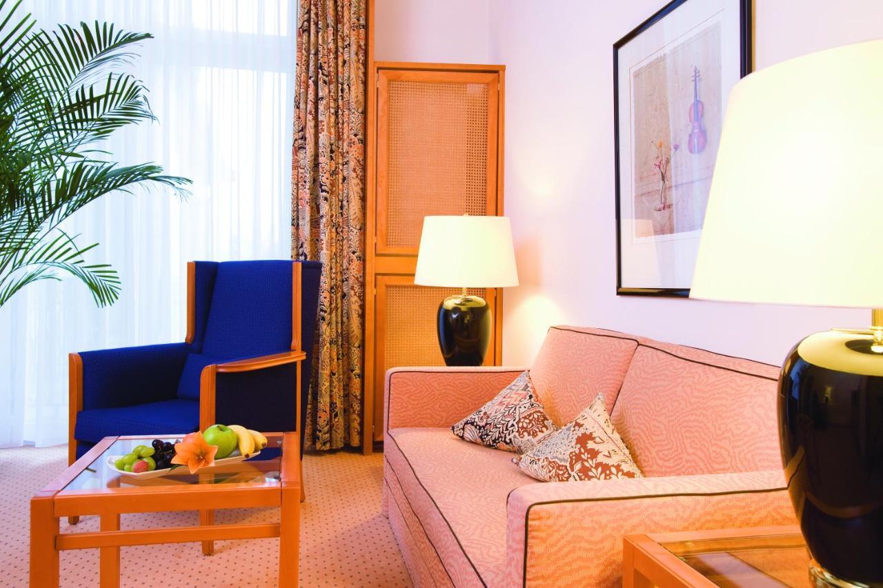 Steigenberger Hotel & Spa Bad Pyrmont Luaran gambar A typical hotel room